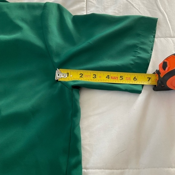 Woman's Collared Button Down Emerald Green Blouse - Picture 7 of 8